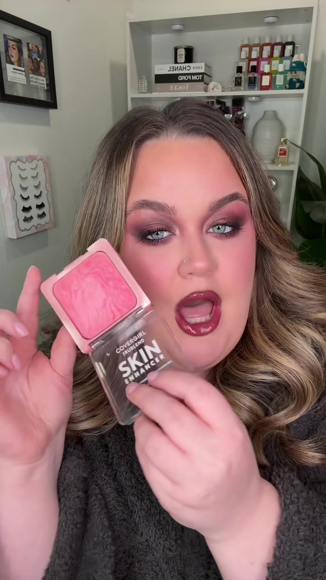 TikTok post by @sydneyslayyyz for COVERGIRL. Caption reads: @COVERGIRL this blush is perfection [...].