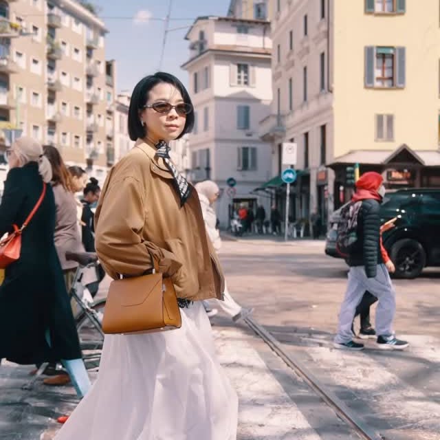 Instagram post by @yulee_yutopia for Valextra. Caption reads: Lovely encounter at @valextra Salone del....