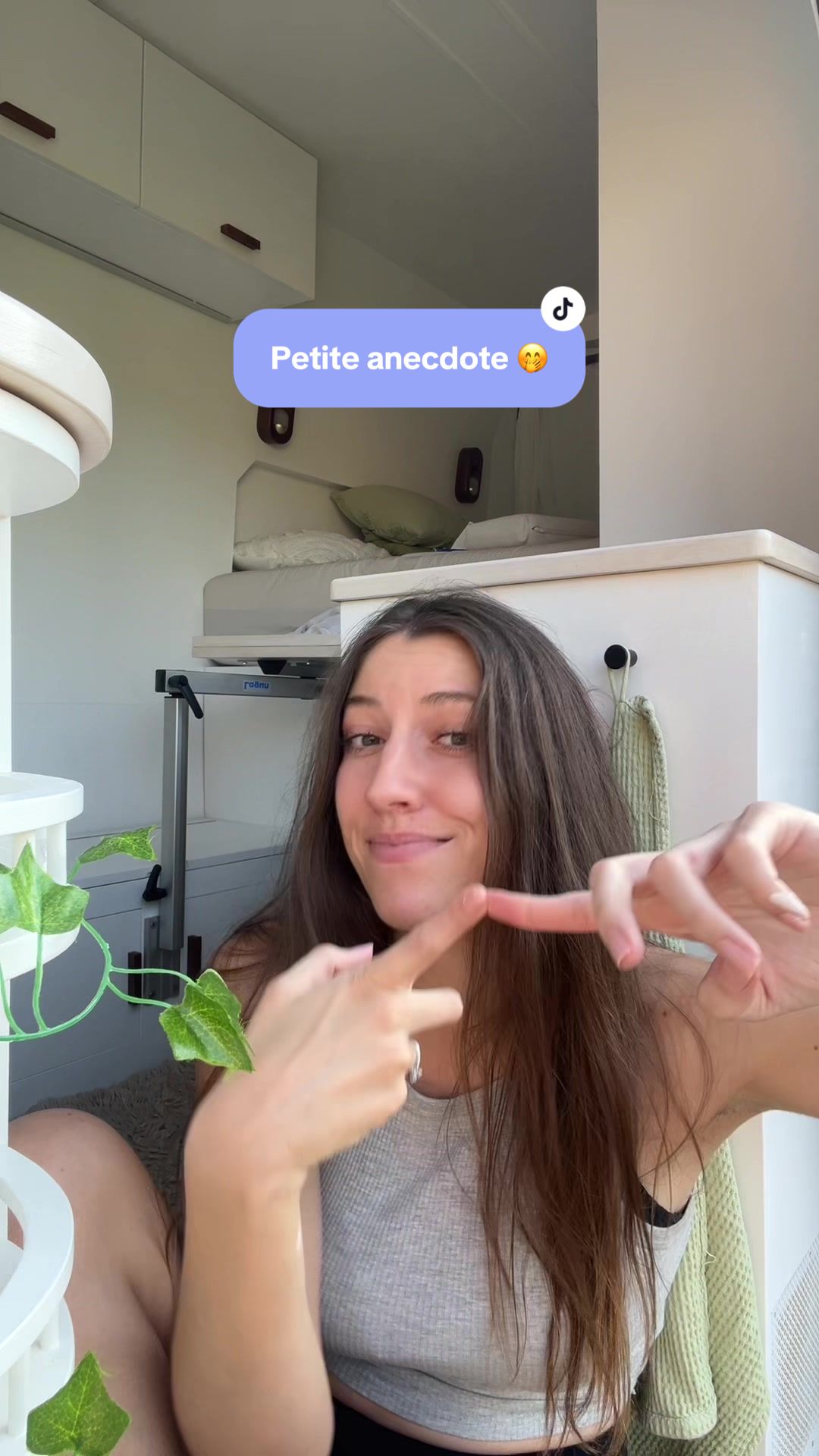 TikTok post by @valeriebourdonnec for Surfshark. Caption reads: #stitch with @Surfshark petite anecdote rigolote....