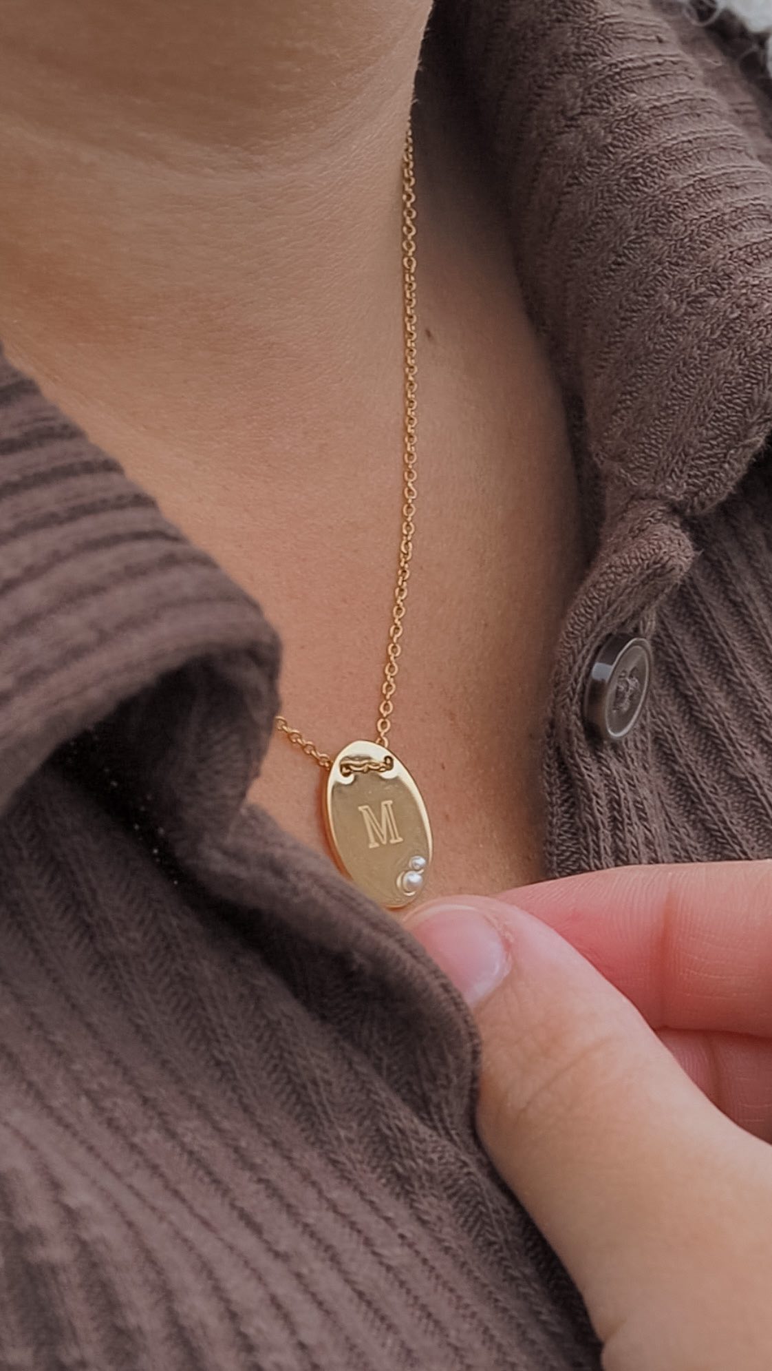 Instagram post by @ysletis for Rosefield. Caption reads: [...] this woman I can call my friend. 🤎
W/....