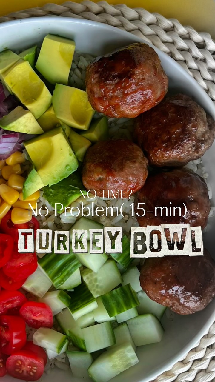 Instagram post by @daniariasor for Canadian Turkey. Caption reads: Mom Hack: Turkey Bowl in 15 Min or Less!📌

Who....