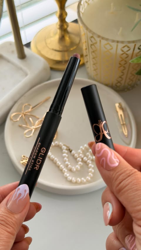 Instagram post by @hellobeautyjourney for Anastasia Beverly Hills. Caption reads: [...] for everyday wear! @influenster....