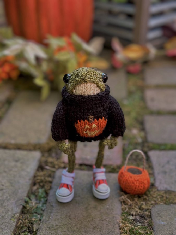 Instagram post by @warmwoolenwishes for Knit Picks. Caption reads: New 🎃🐸 just posted! Please follow the link to my....