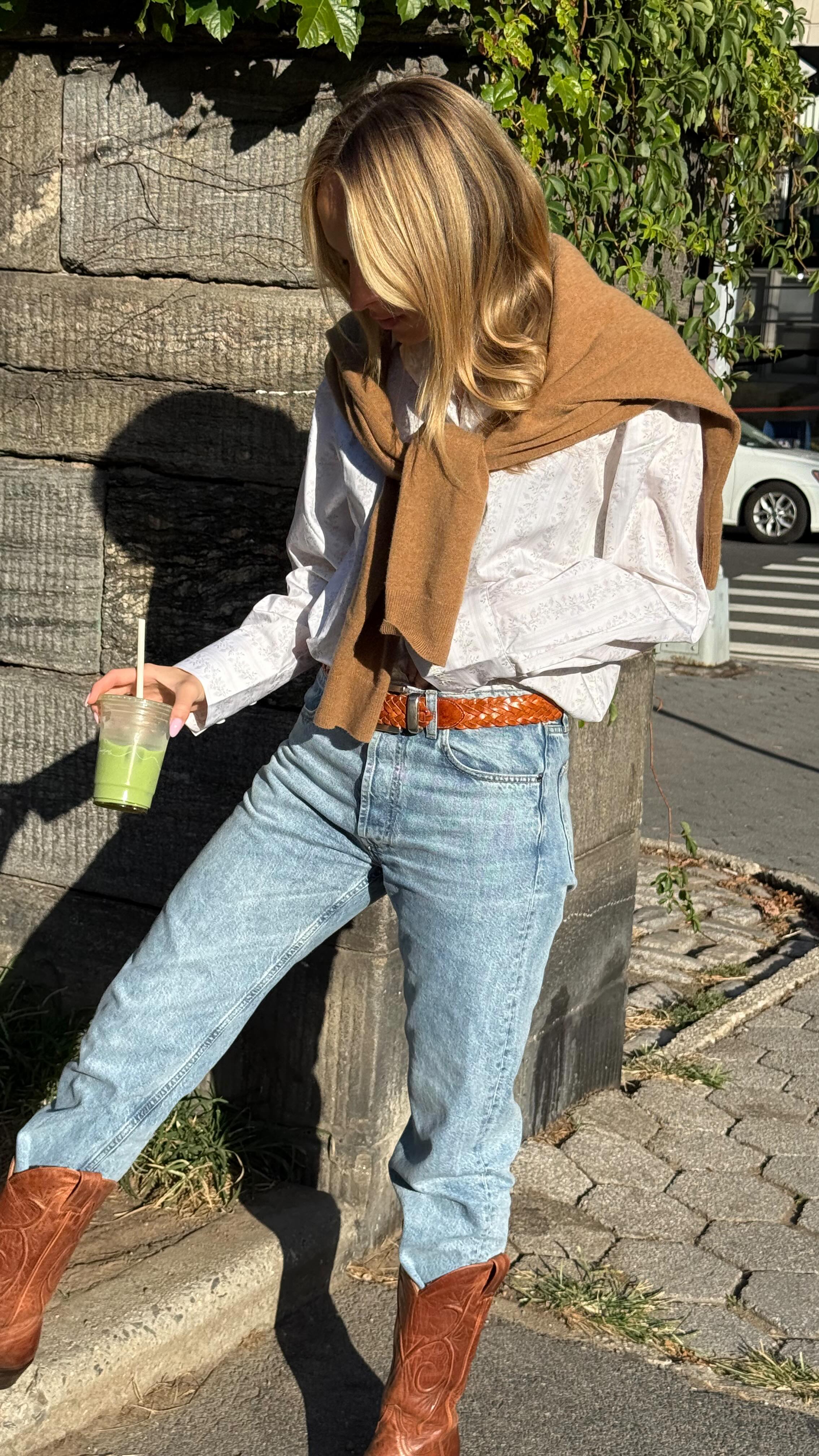 Instagram post by @gretalouisetome for Glade. Caption reads: #ad @glade Embers & Sandalwood is a way chicer....