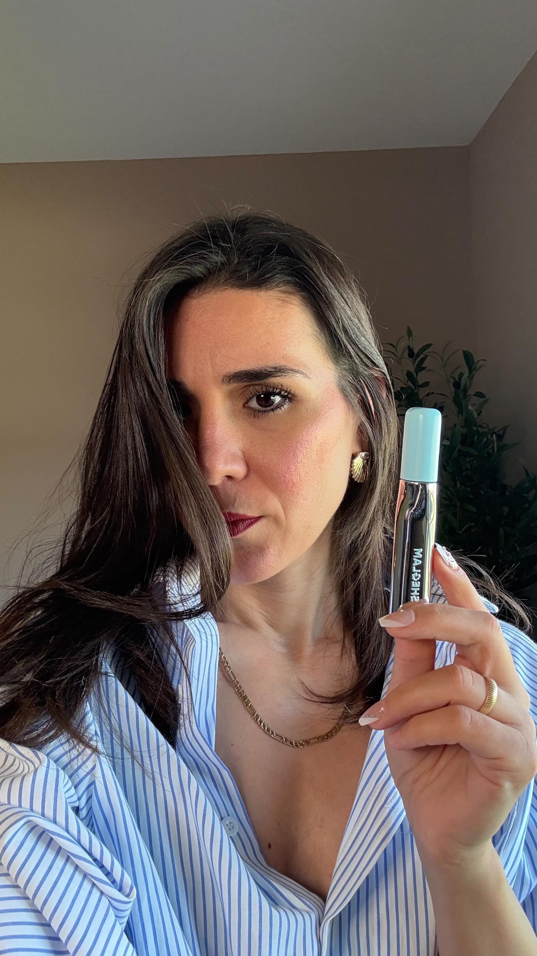 Instagram post by @myusalifee for SHEGLAM. Caption reads: ✨ Just found the easiest way to remove mascara —....