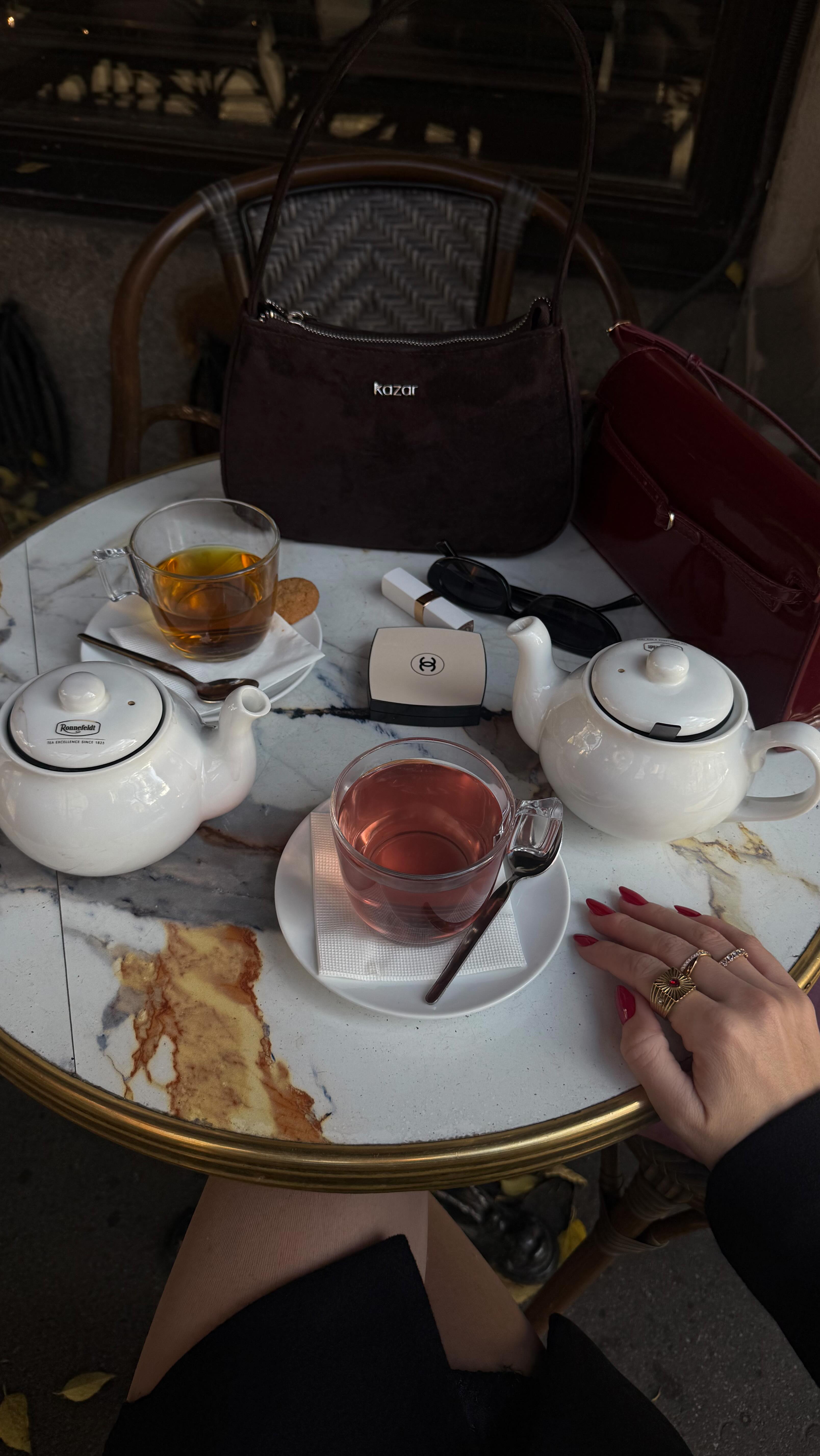 Instagram post by @kiraly.lina for Nunoobags. Caption reads: Cutest gift of the season👜 @nunoobags #prgift.