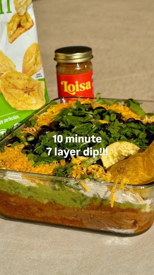 Instagram post by @smileyandhealthy for Loisa. Caption reads: [...] bowl Sunday 7 layer dip made with @eatloisa....
