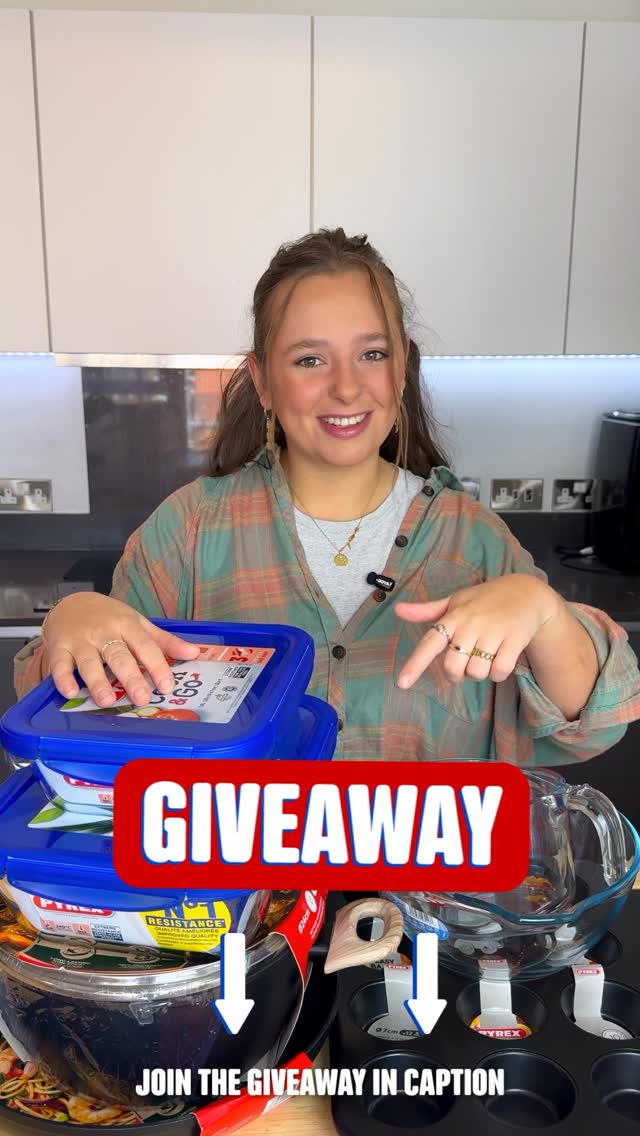 Instagram post by @feelingtastyy for Pyrex. Caption reads: COMPETITION NOW CLOSED PYREX COOKWARE GIVEAWAY:....