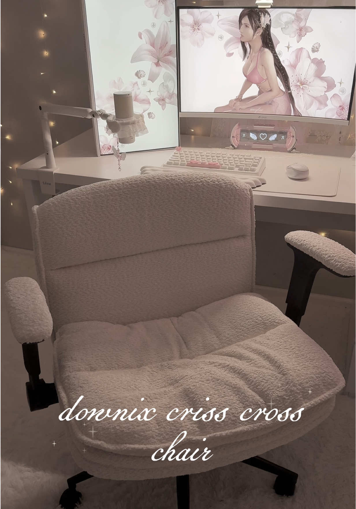 TikTok post by @sxftangelbaby for DOWINX. Caption reads: the most comfiest chair!! @Dowinx  #pcsetup....
