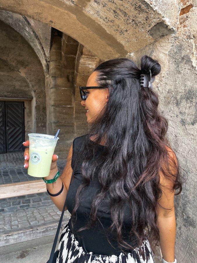 Instagram post by @sunnylou_official for MODELWERK. Caption reads: FACTS about me and my Zodiac 🫶🏽♌️🦁
Werbung| da....