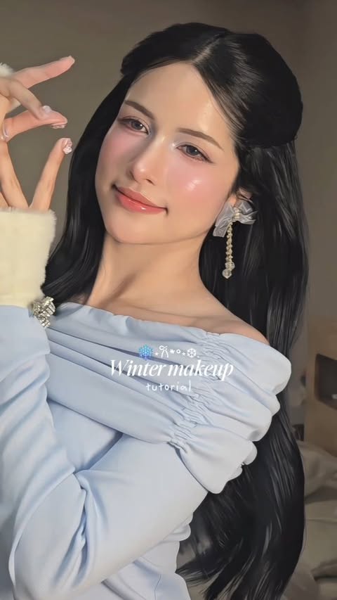 Instagram post by @dani_cy1 for YesStyle. Caption reads: Winter #makeuptutorial ₊°｡❆
Todos los productos....