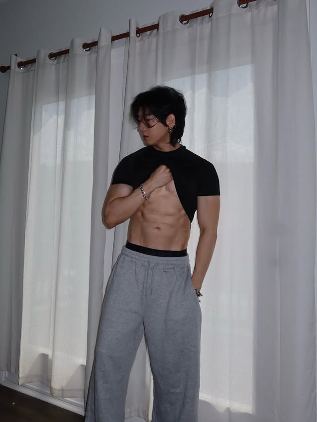 Instagram post by @_jjang.e for boohooMAN. Caption reads: [...] not a Toji body T-shirt and Pants from....
