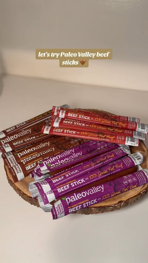 Instagram post by @delightfuleats_ for Paleovalley. Caption reads: 📍 @paleovalley 🤎✨🍗 • let’s try Paleo Valley....