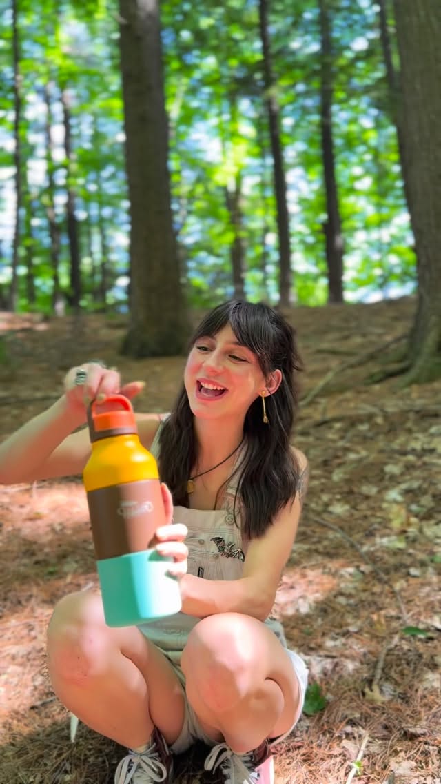 Instagram post by @thebarefootbiologist for Hibear. Caption reads: Unboxing the Hibear All-Day Adventure Flask🥾💧🐻....
