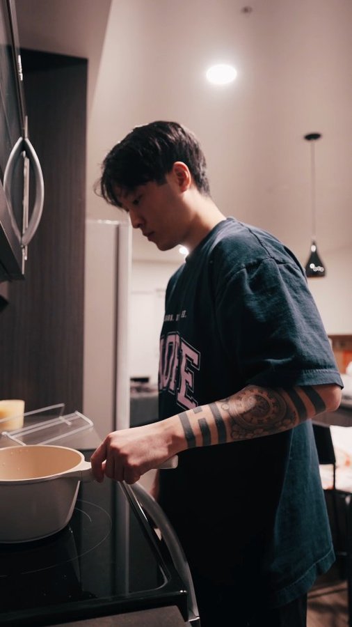 Instagram post by @justcmatt for Davidstea. Caption reads: Let's make a cup of organic cream of earl grey....