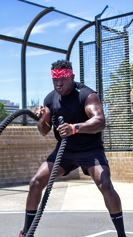 Instagram post by @miguel_la_cruz for Doyoueven. Caption reads: 2025 is all about showing up.💯 @doyoueven x....