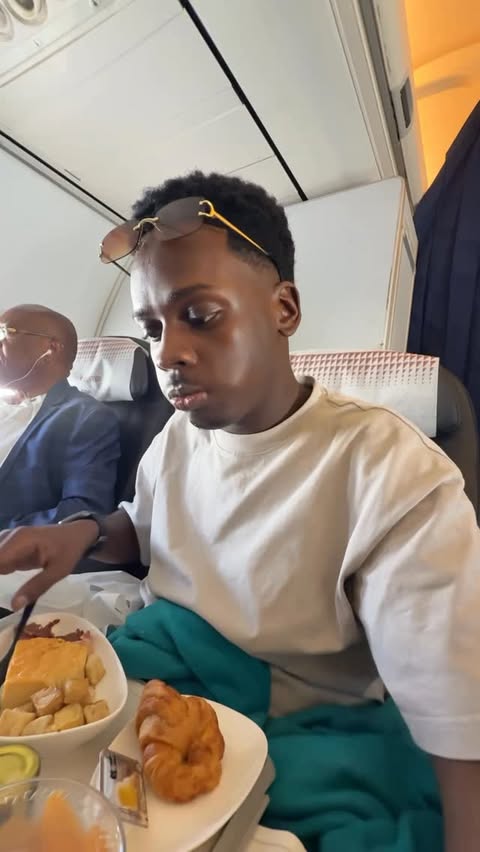 Instagram post by @tobeszn for Taptap Send. Caption reads: [...] anything else… just send it 😂❤️
use....