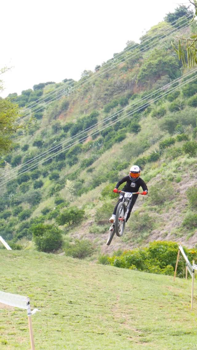 Instagram post by @valenrs5 for Michelin. Caption reads: Lista para la última carrera de la temporada,....