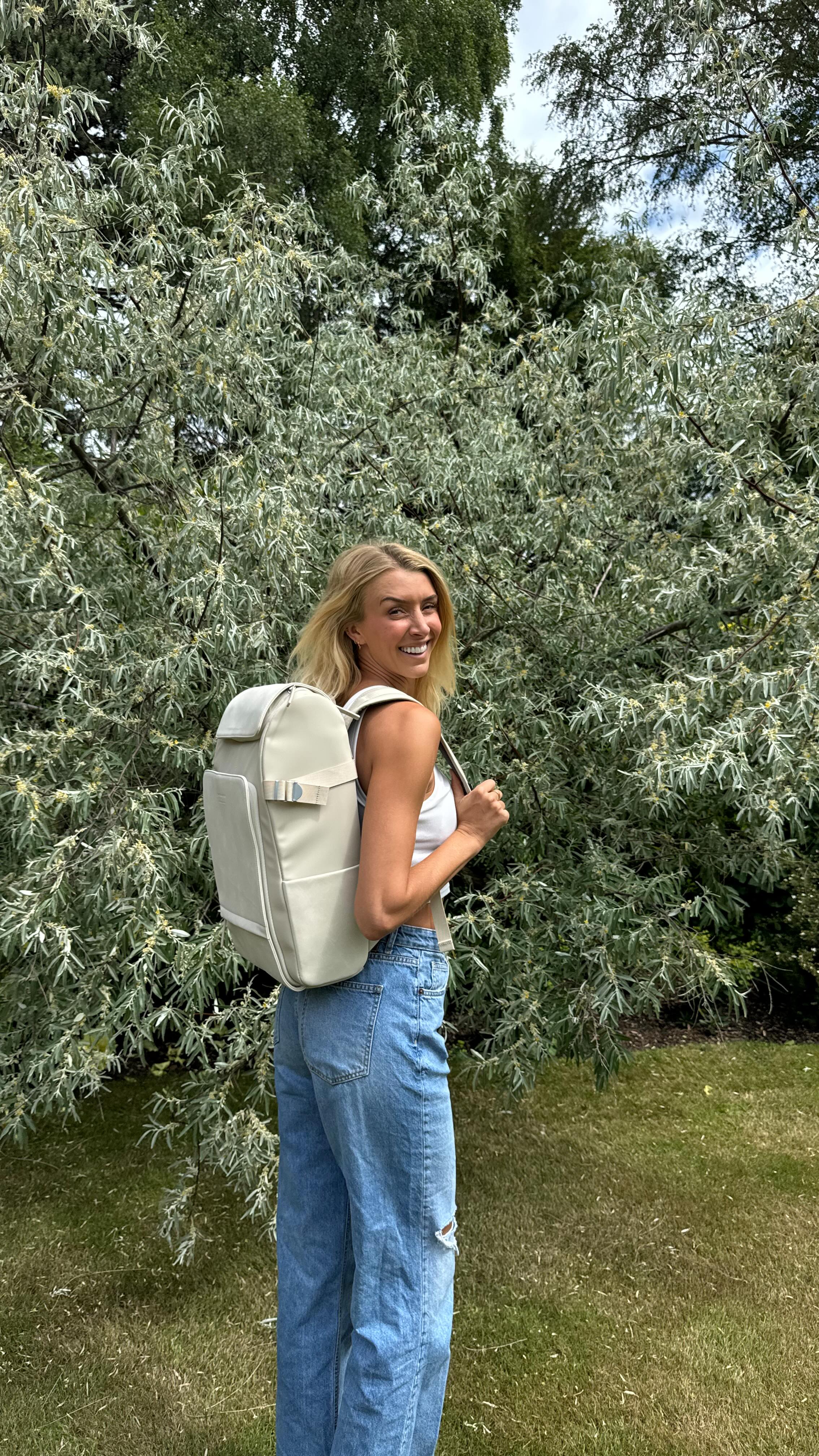 Instagram post by @zannavandijk for Kapten Son. Caption reads: Me? Packing light? I don’t know who I am without....