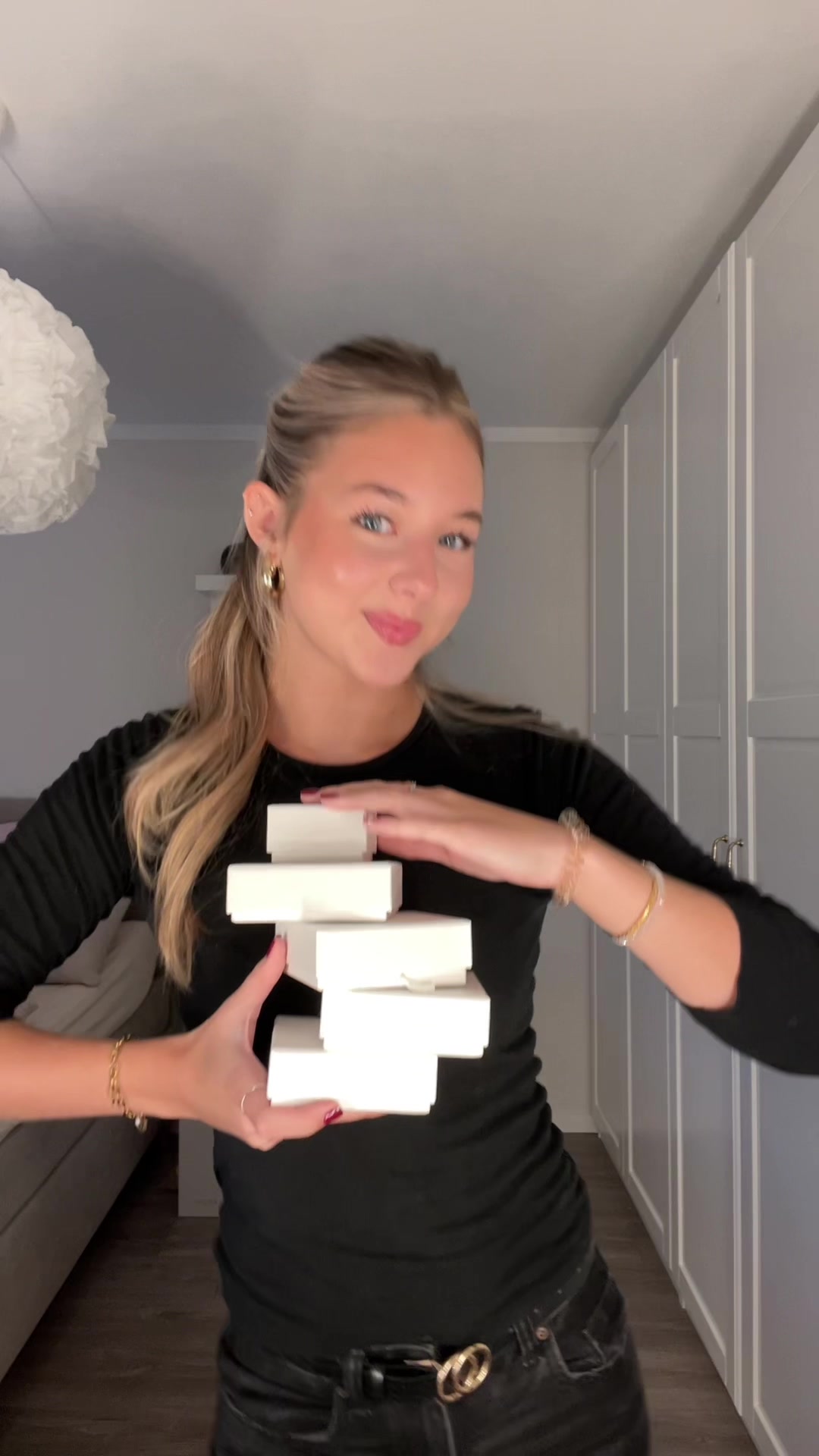 TikTok post by @mairaa.lia for En Route Jewelry. Caption reads: Ad| grwm and @en route jewelry💕 #enroute....