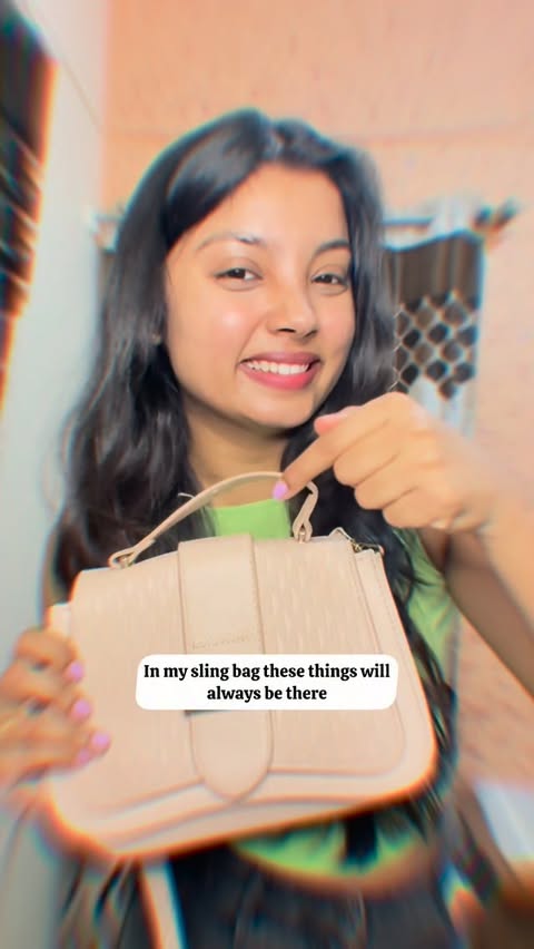 Instagram post by @roamwithronavi for Dr Sheths. Caption reads: Comment for link 🔗 🛍️ @drsheths . . (What’s in....