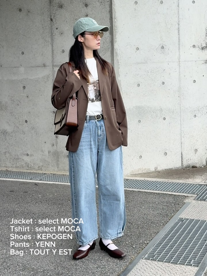 Instagram post by @oimo_30_omio for SELECT MOCA. Caption reads: Tシャツデニムにジャケット、
ブラウンアイテムで秋らしく🍁
メリージェーンに白ソックスで
キレイめ....