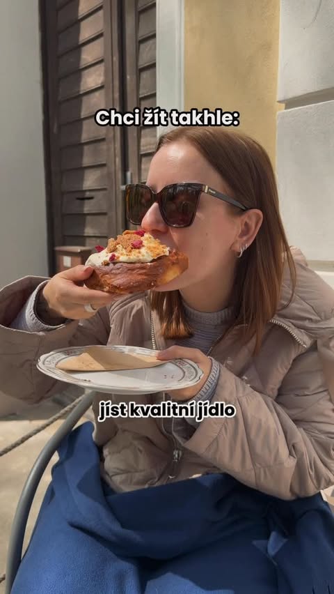 Instagram post by @zivotslusy for BrainMarket.cz. Caption reads: Já si vybrala a co si vybíráš ty? 🌸 Na....