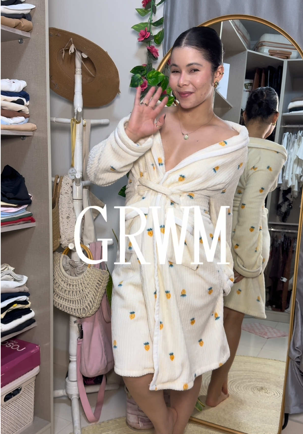 TikTok post by @thay_limm for Felicita. Caption reads: SHEIN Fit Check Challenge! Pesquise por L52VM na....