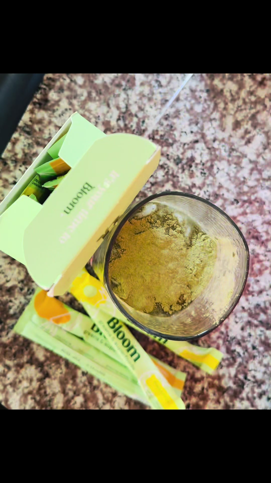 TikTok post by @betileidysvillar for Bloom Nutrition. Caption reads: “Esto se llama Bloom Greens & Superfoods, yo tengo....