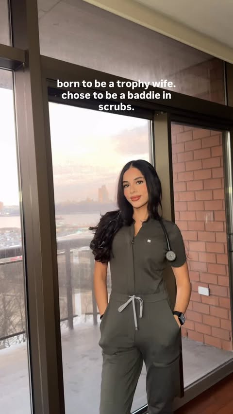 Instagram post by @simmcity for Fabletics. Caption reads: @fableticsscrubs knew exactly what they were doing....