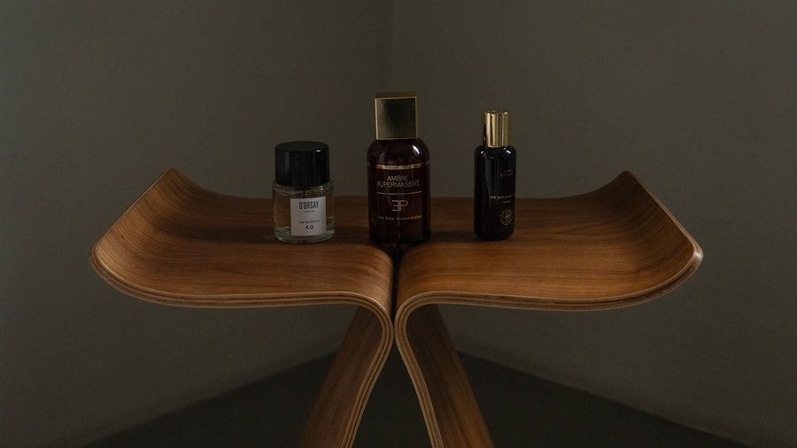 Instagram post by an influencer for D’ORSAY. Caption reads: [...] blanket - Sur tes Levres E.Q. @dorsayparis....