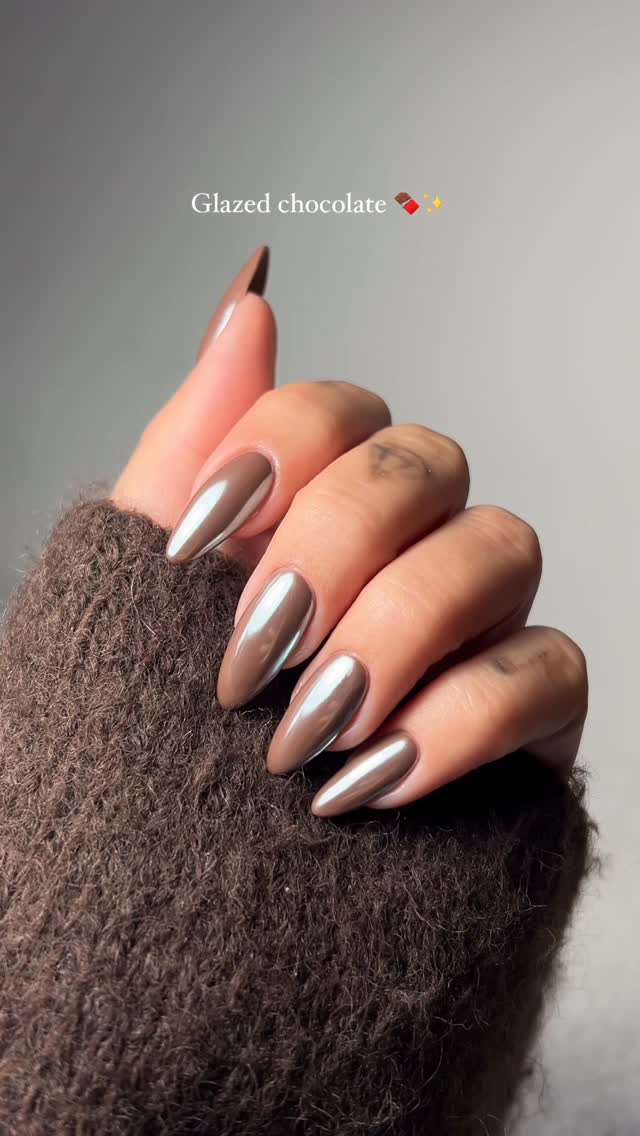 Instagram post by @stephanieyianni_ for Modelones. Caption reads: Glazed chocolate with @modelones 🍫✨....