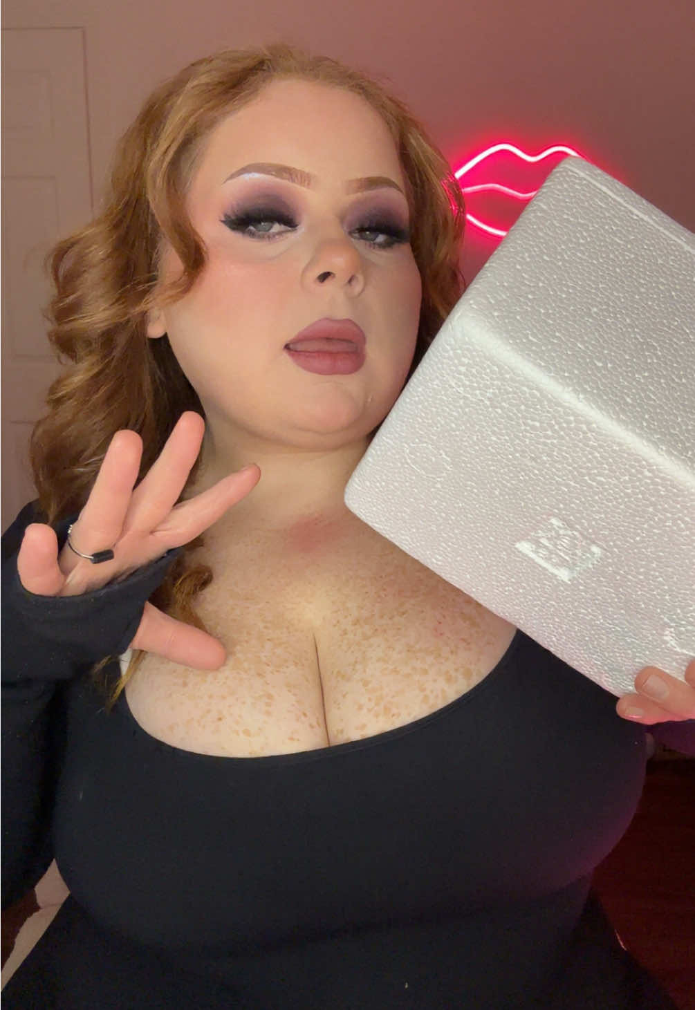 TikTok post by @glamwithstella for Join Amble. Caption reads: [...] #ambleptnr #unboxing #fitnessjourney....