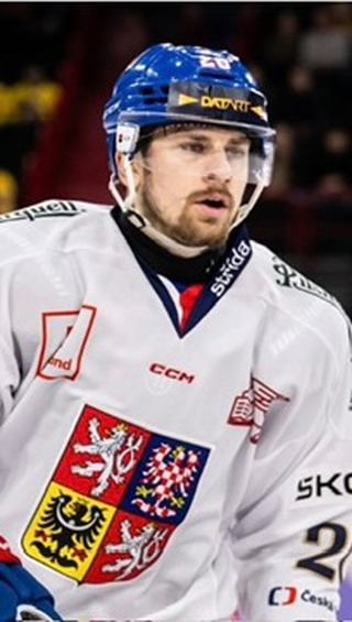 Instagram post by @kovarikhockey for BAUER Hockey. Caption reads: [...] 

Agency: @gmghockey 

Powered by....