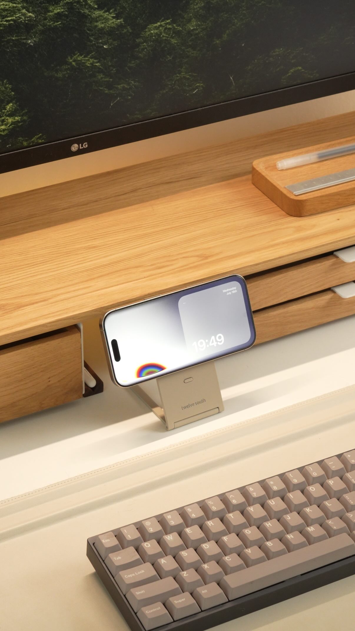 Instagram post by @zenjoshh for Twelve South. Caption reads: [...] my iPhone. It’s the Curve Nano from Twelve....