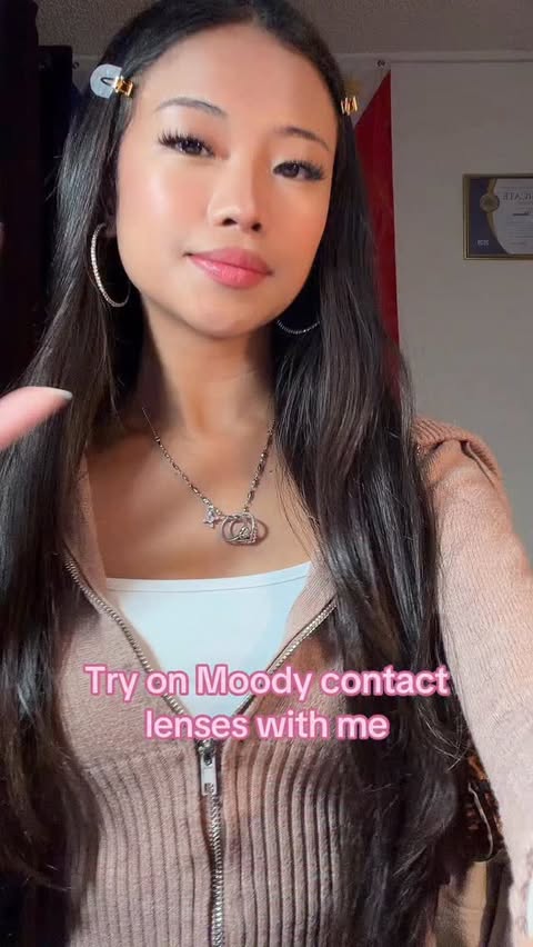 Instagram post by @moriah.larisse for moodylenses. Caption reads: [...] 10% off All Colored Contacts at....