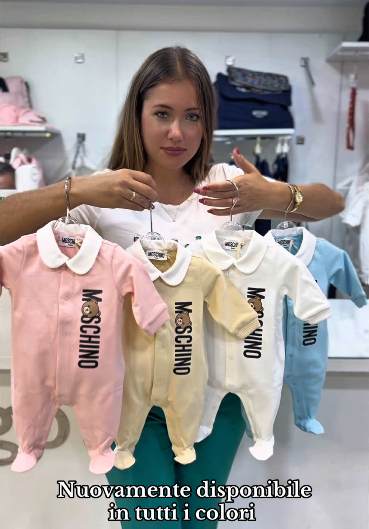 TikTok post by @migotex for Moschino. Caption reads: [...] in tutte le colorazioni... @Moschino Ordini....
