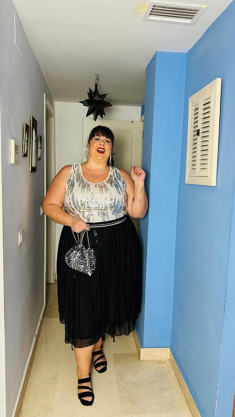 Instagram post by @ole.mis.curvas for Ulla Popken. Caption reads: Brilla con @ullapopken_official 

Publi/regalo....