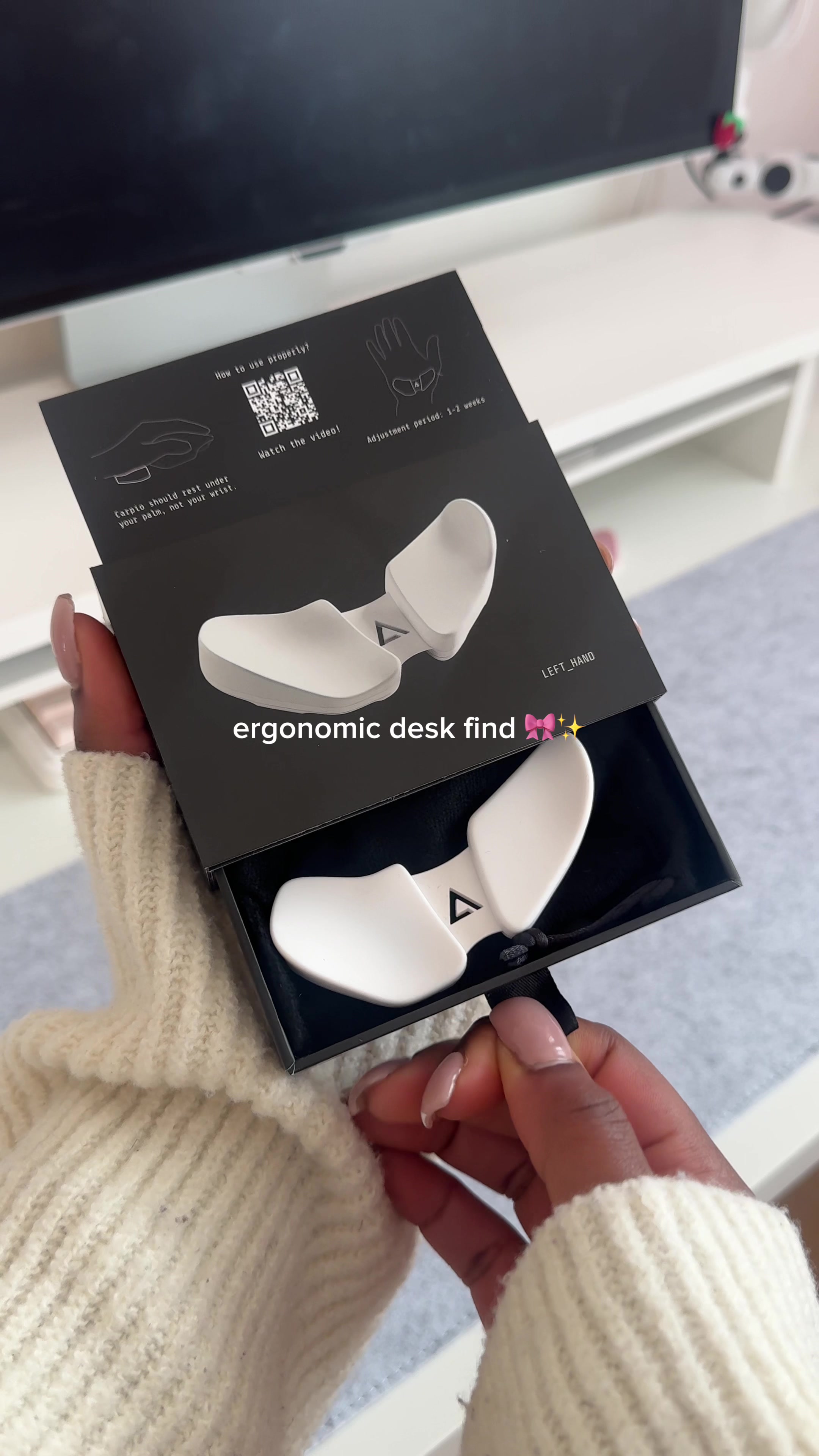 TikTok post by @isiomavlogs for DeltaHub. Caption reads: [...] of my favourite ergonomic desk finds ✨....