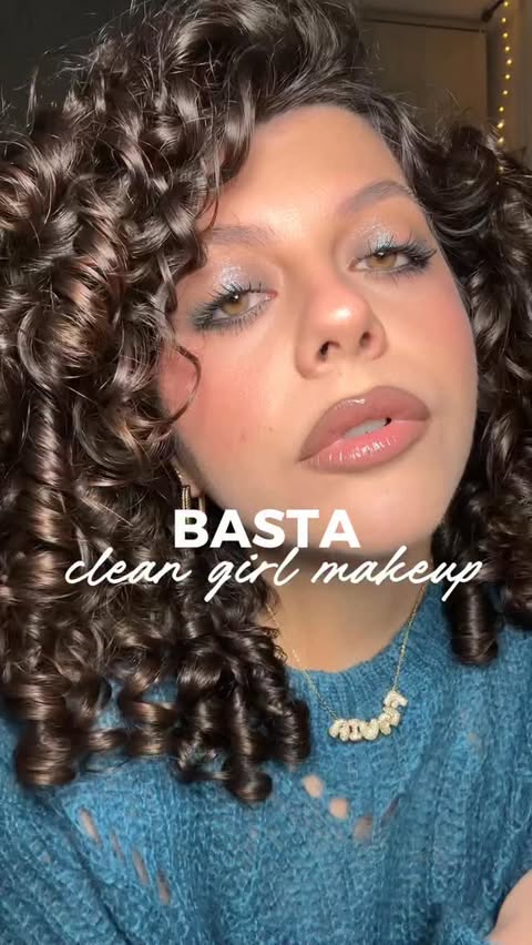 Instagram post by @flaviiasbeauty for Overskin. Caption reads: [...] @nablacosmetics 
- Matita Time Liner Eyes 01....