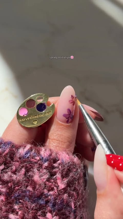Instagram post by @kuypernailart for VICI COLLECTION. Caption reads: 🌸✨💜 Palette ring @viva_le_vita use code....