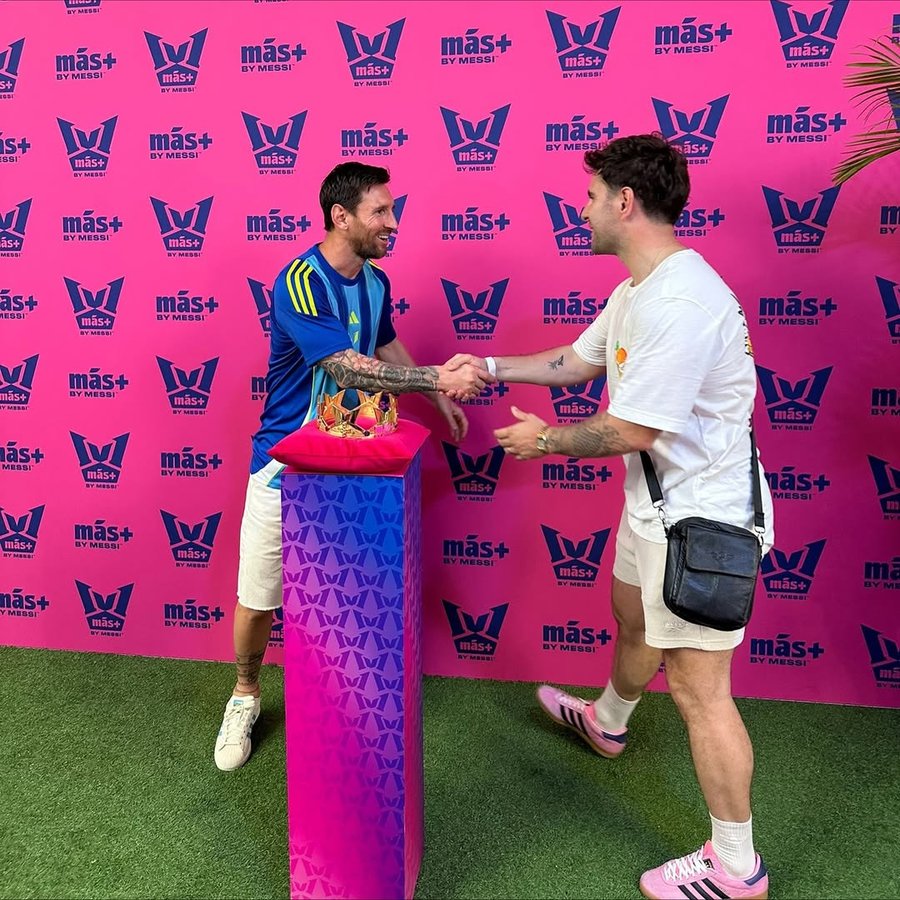 Instagram post by @eric.roberts__ for Más+ by Messi. Caption reads: 🐐 

@masbymessi
....