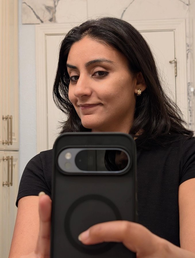 Instagram post by @world_of_erish for Stack Influence. Caption reads: Beautiful Eden Hoop Earrings from @analuisany....