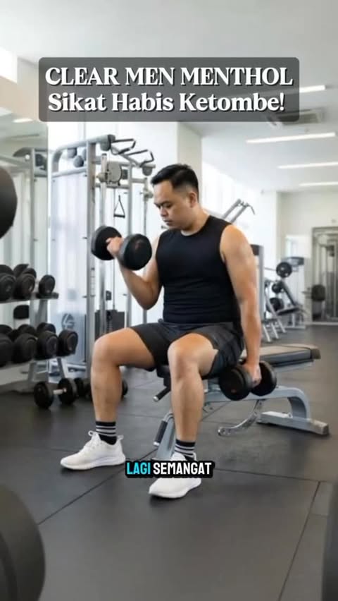 Instagram post by @ridwans_fam for Alfamart. Caption reads: [...] Men Menthol Shampoo!
@clearindonesia....