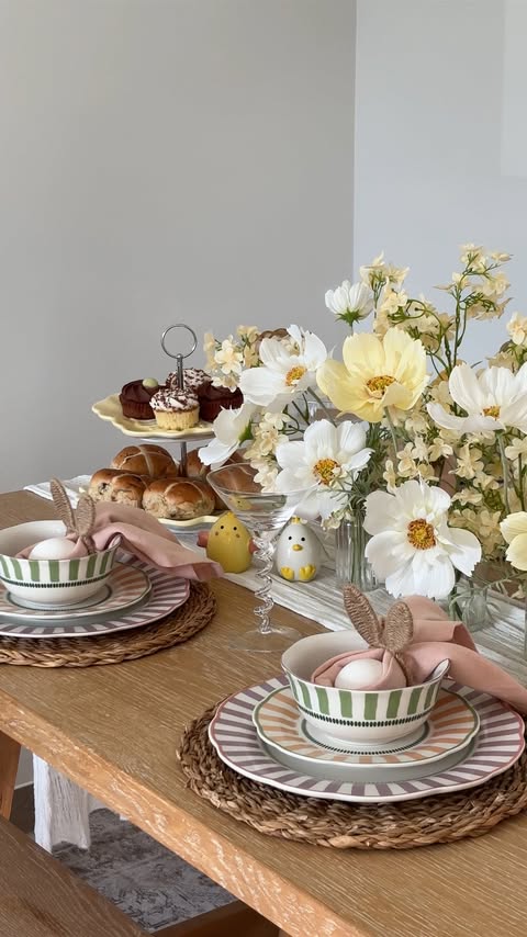 Instagram post by @homewithrach_ for Wilko. Caption reads: [...] easter! i’ve styled my table with @lovewilko....