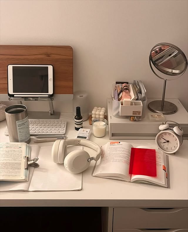 Instagram post by @ta8u._ for Sudio. Caption reads: ㅤ　
RADトリビュートのおかげで１１月も音楽に生かされてる.

とくにお気に入り3つ‧₊˚....