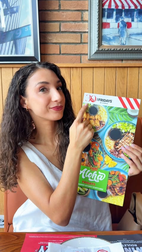 Instagram post by @roxanavictoros for TGI Fridays. Caption reads: [...] anniversary event των 30 χρόνων του....