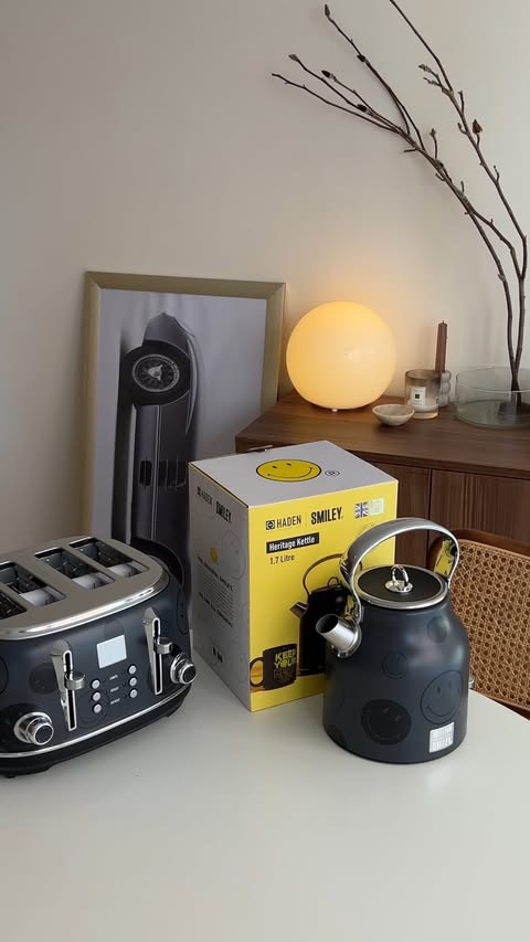 Instagram post by @kriskrechina for Smiley. Caption reads: [...] my day with a smile (and @hadenuk x @Smiley....