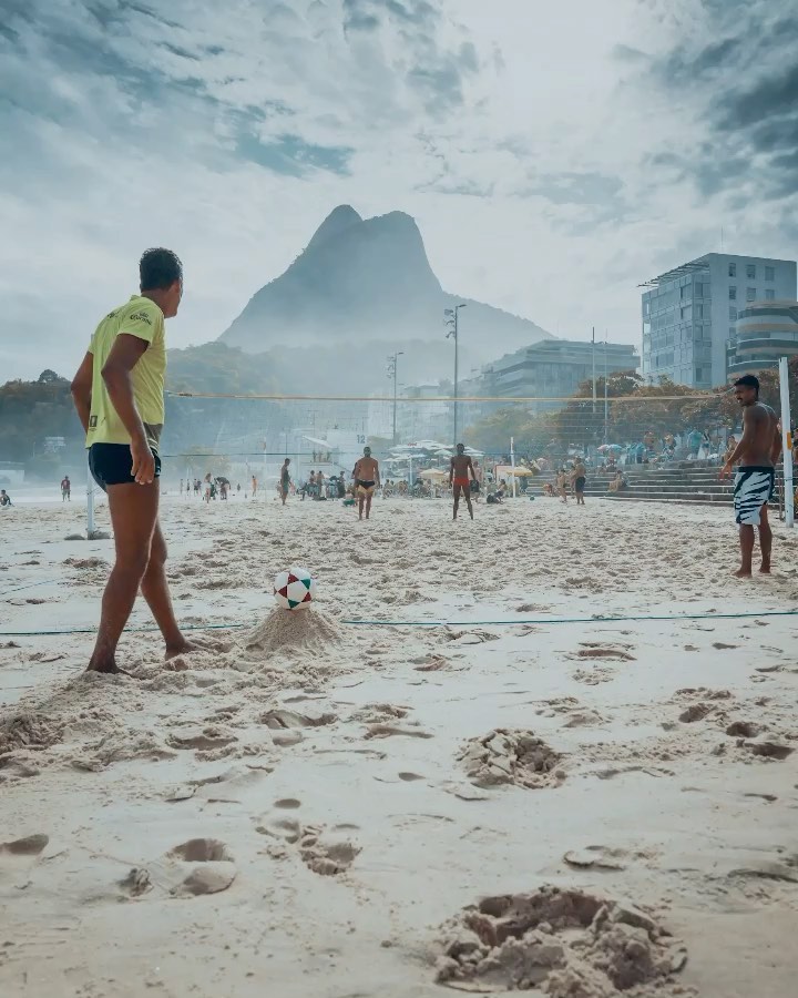 Instagram post by @monaris_ for Passion Passport. Caption reads: [...] thanks to @americanair and @passionpassport....