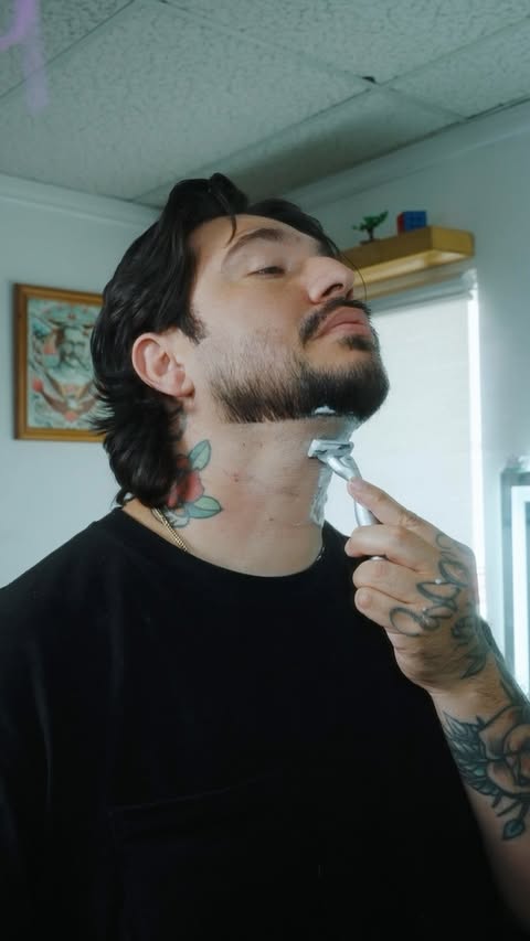 Instagram post by @hamletshairtheory for Harry's. Caption reads: [...] found a razor that keeps up with me. @harrys....